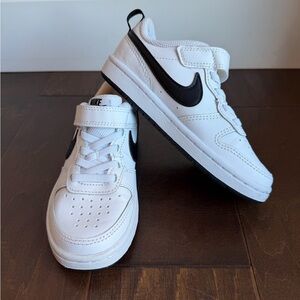 Nike Court Kids Sneakers in White and Black